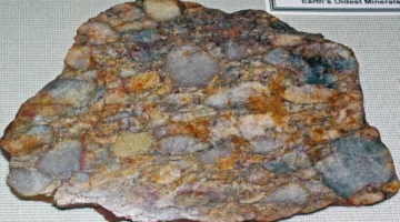 كيف بدأت الأرض بقصف صاروخي من الفضاء؟